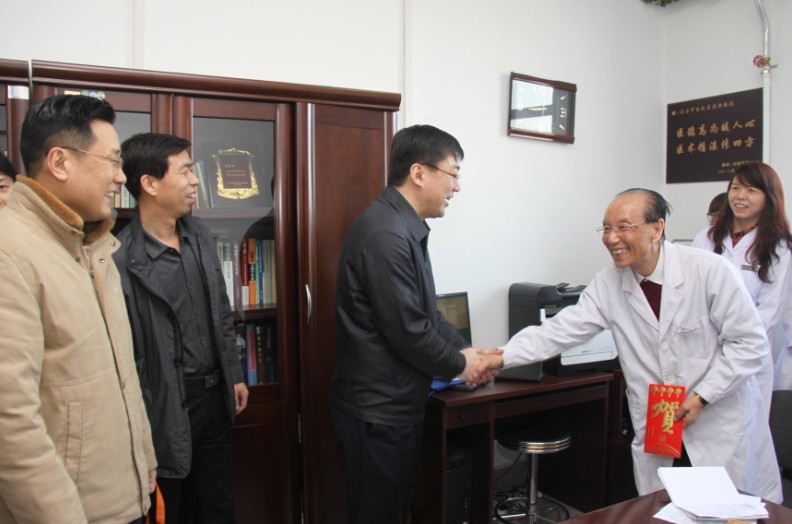院领导走访慰问名老专家